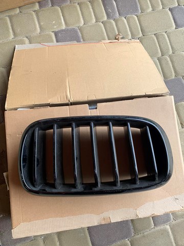 Решітка радіатора права 51712334710 BMW