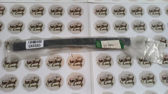Ущільнювач крила CLB500061 LAND ROVER