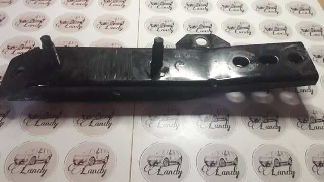 Кронштейн передньої балки LR038788 LAND ROVER
