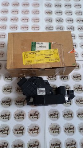 Замок задніх дверей, лівих LR077832 LAND ROVER