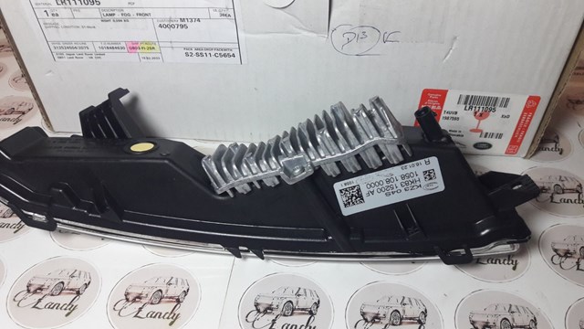 Протитуманка права LR111095 LAND ROVER