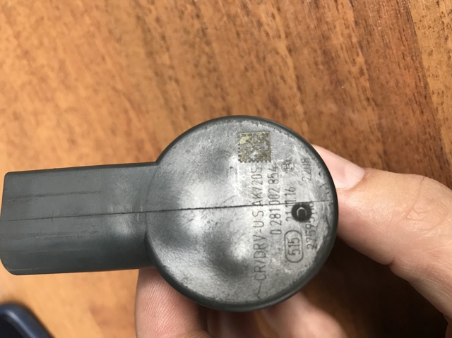 Регулятор тиску палива в паливній рейці 0281002854 BOSCH