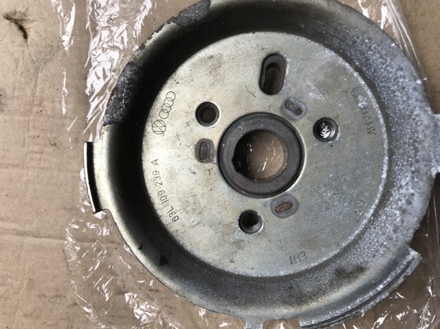 Фланець шестерні розподільного валу 03L109239A VAG
