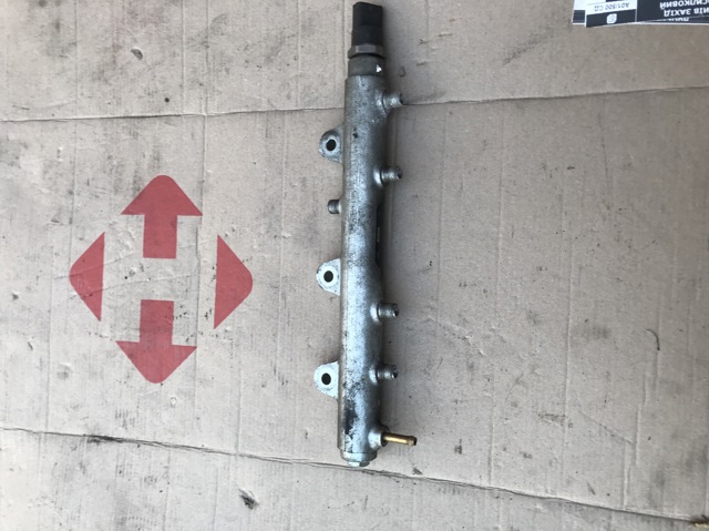 Рампа форсунок системи упорскування палива 0445214076 BOSCH