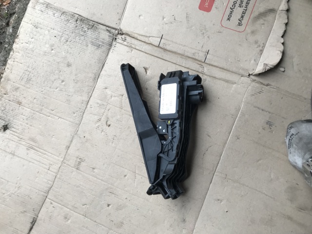 Підаль газу 1K1723503AR VAG