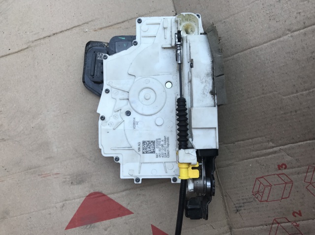 Замок водійських дверей 4N1837015B VAG