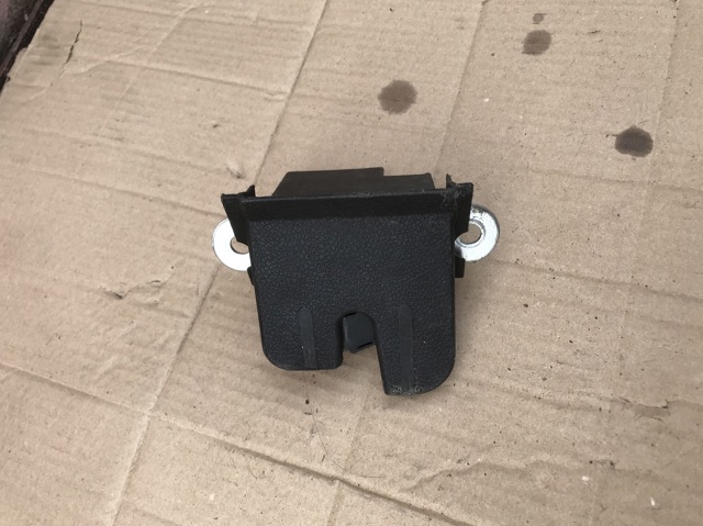 Замок, ручка і привід (багажника) 6R0827505F VAG