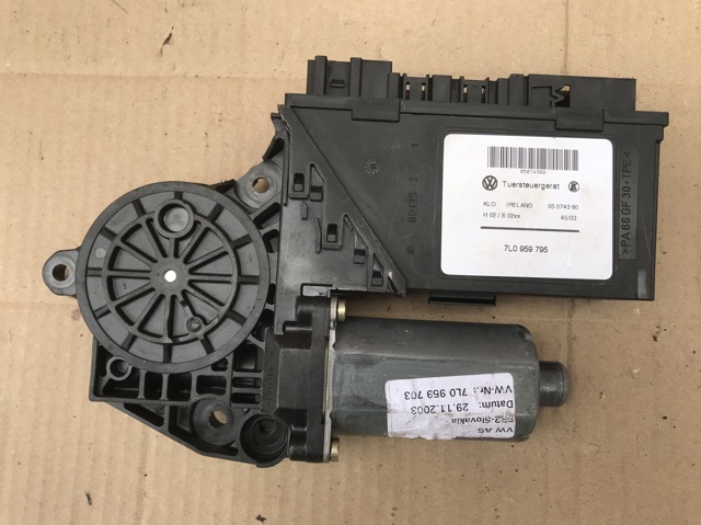 Моторчик склопідйомника двері задніх, лівих 7L0959795 VAG