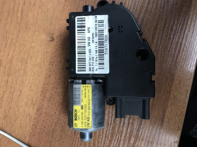 Двигун приводу люка 7N0959591B VAG