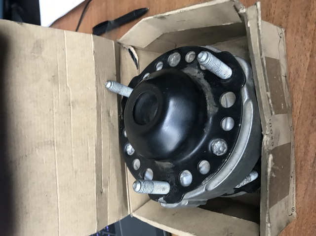 Кріплення переднього амортизатора 7P0412295C VAG