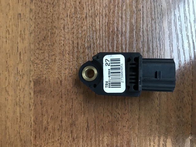 Датчик Ейрбег передній 8983102060 TOYOTA