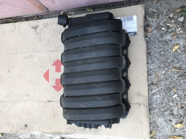 Колектор впускний 94811001602 PORSCHE