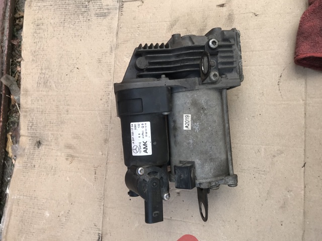 Компресор пневмоподвески A2213201704 MERCEDES
