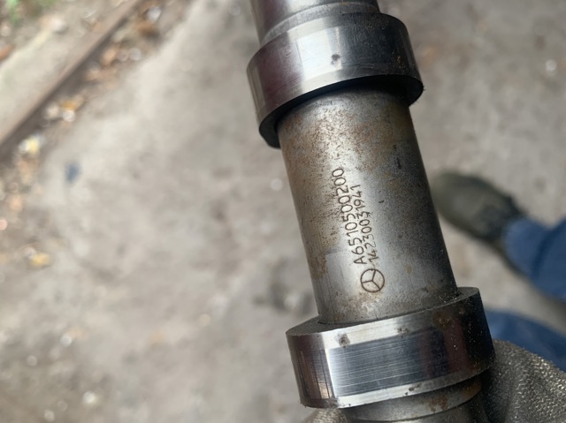 Шток двигуна, впускний A6510500200 MERCEDES