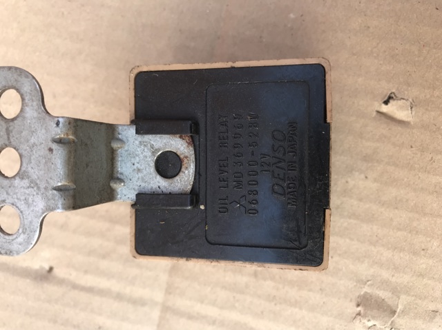 Реле датчика рівня олії MD369969 MITSUBISHI