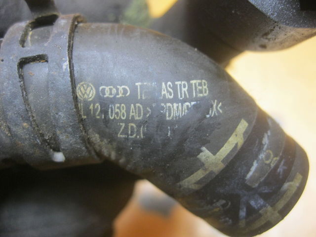 Трубопроводи і шланги системи охолодження 04L121064T VAG