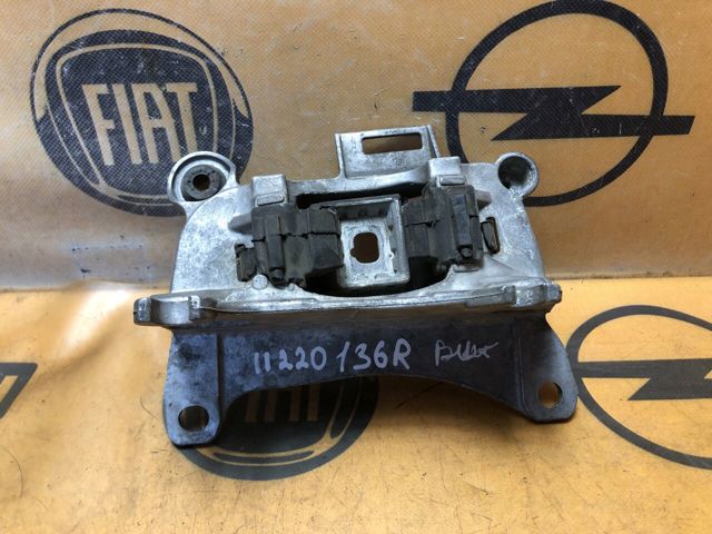 Ліва подушка двигуна 112205136R RENAULT
