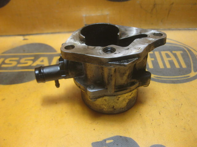 Насос вакуумний 146505272R RENAULT