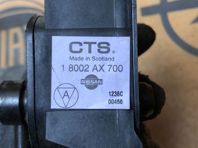 Педаль акселератора 18002AX700 NISSAN