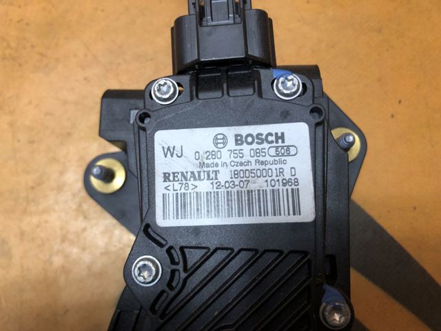 Підаль газу 180050001R RENAULT