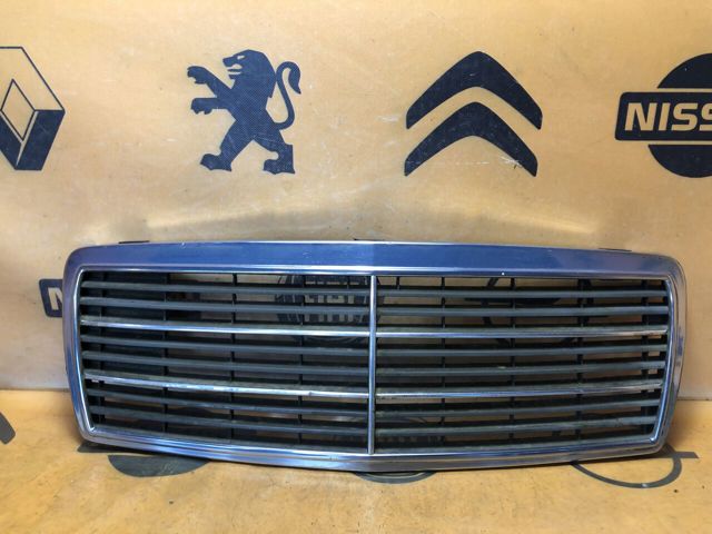 Захисна решітка радіатора 2028880323 MERCEDES