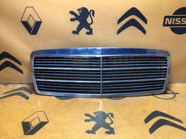 Решітка радіатора 2108880023 MERCEDES
