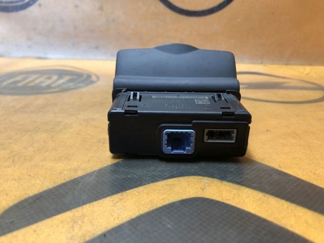 USB-розгалужувач 280230002R RENAULT