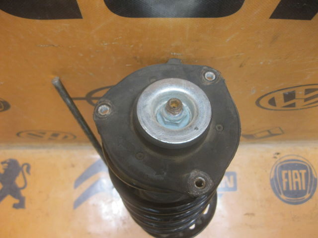 Амортизатори передні 3C0413031D VAG