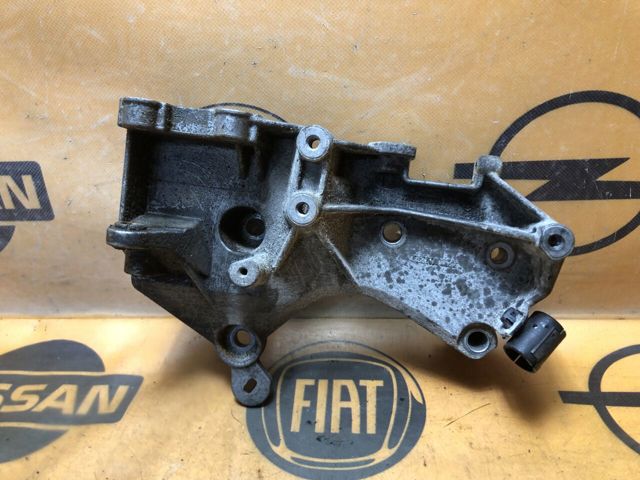 Кронштейн кріплення генератора Рено Сценік II