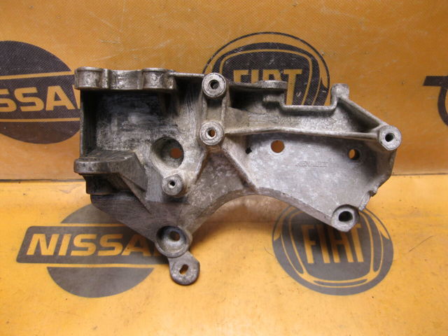 Кріплення генератора Рено Сценік II