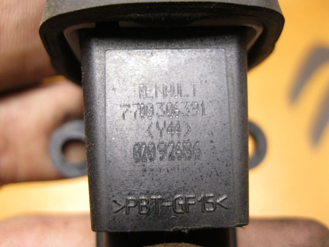 Датчик відключення паливного насоса 7700306391 RENAULT