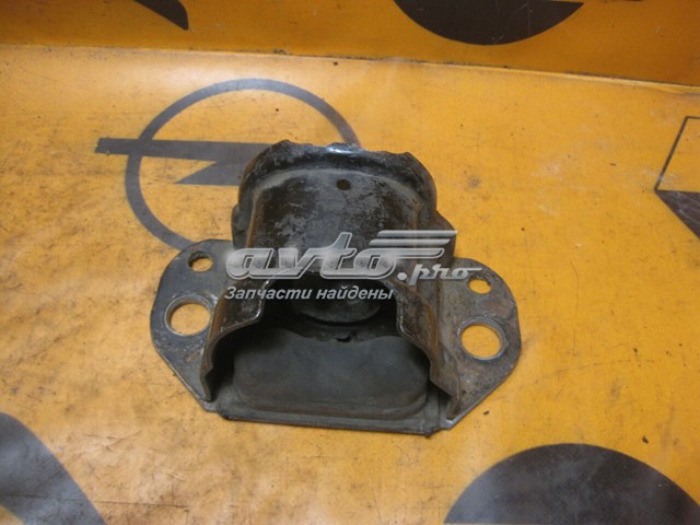 Права опора двигуна 7700415087 RENAULT