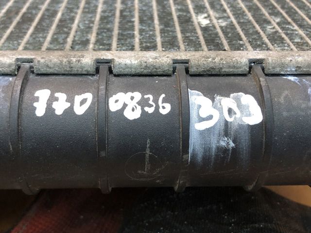 Радіатор системи охолодження двигуна 7700836303 RENAULT