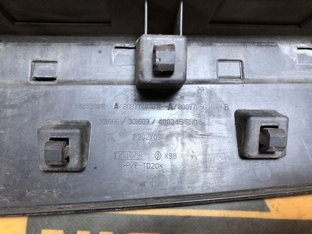 Молдинг передньої правої двері 801865598R RENAULT