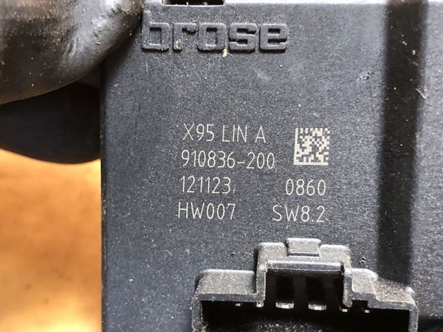 Двигун склопідіймача двері передньої, правої 807302741R RENAULT