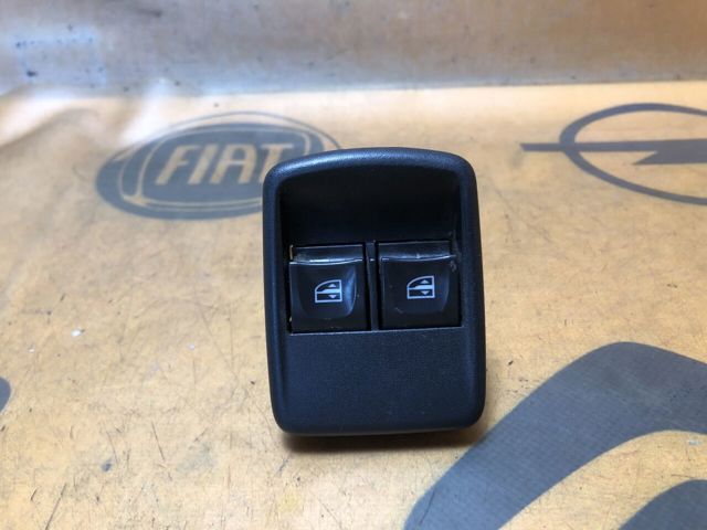 Накладка кнопки склопід'ємника переднього лівого 809616873R RENAULT