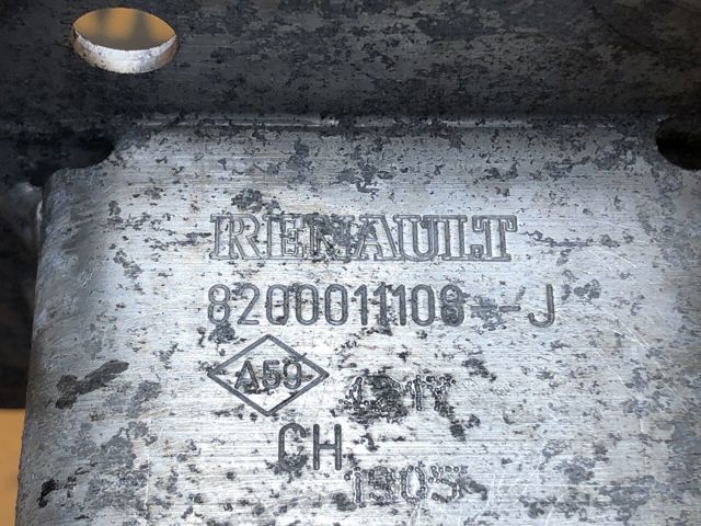 Кронштейн підсилювача переднього бампера 8200011108 RENAULT