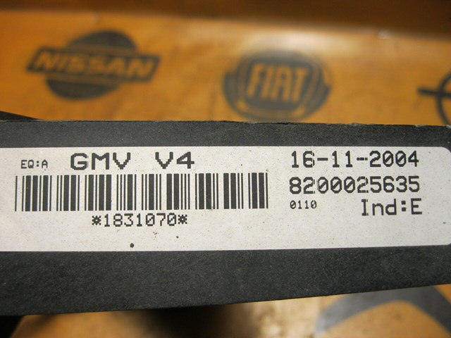 Облицювання рамки радіатора 8200025635 RENAULT