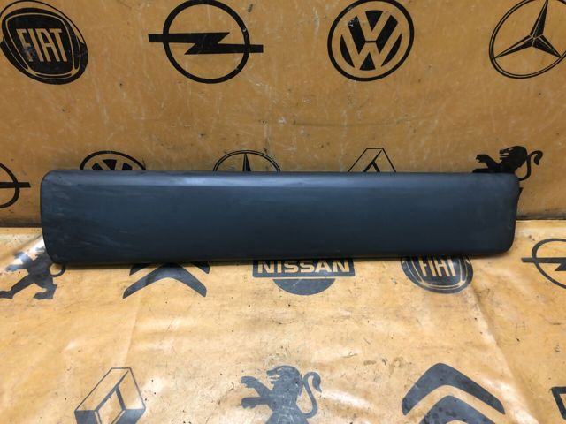 Накладка передньої правої двері 8200036086 RENAULT