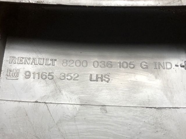 Накладка стійки кузова зовнішня, центральна ліва 8200036105 RENAULT