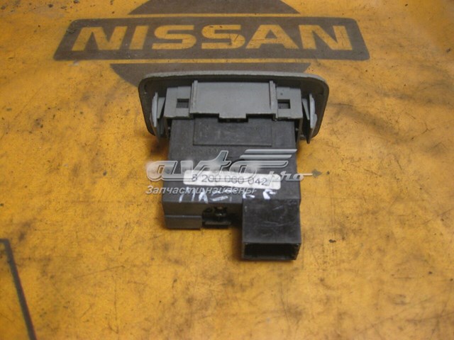 Кнопка коректора фар 8200060042 RENAULT