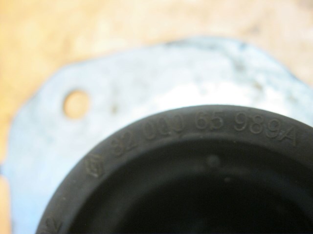 Подушка (опора) двигуна, ліва 8200065989 RENAULT