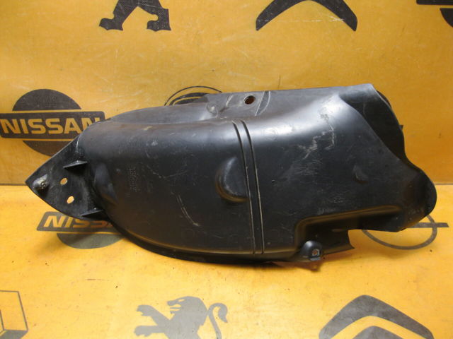 Підкрилок заднього крила, правий 8200068385 RENAULT