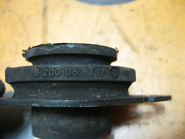 Ліва опора двигуна 8200089697 RENAULT