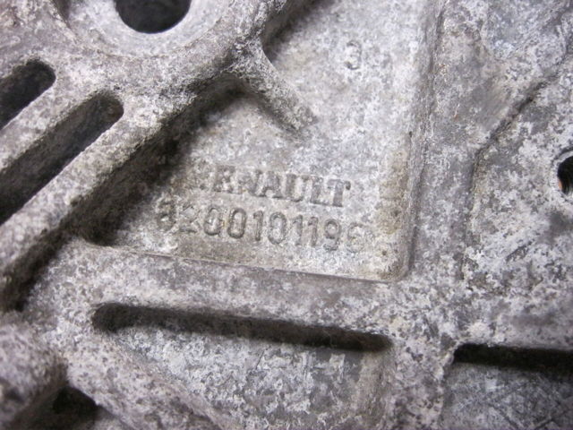 Кронштейн подушки (опори) двигуна, верхньої 8200101196 RENAULT