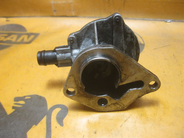 Насос вакуумний 8200113585 RENAULT