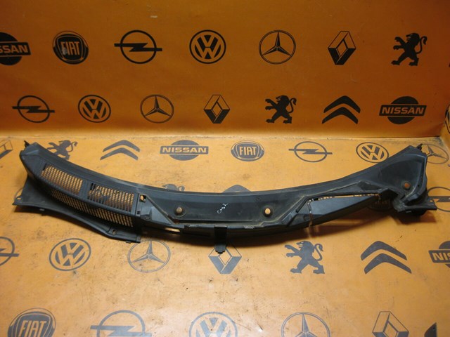 Решітка склоочисників 8200136789 RENAULT