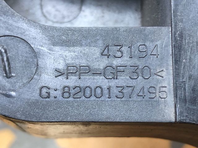 Рамка радіатора ліва 8200137495 RENAULT