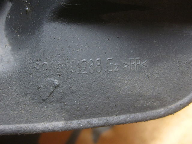 Підкрилок заднього крила, лівий передній 8200141288 RENAULT