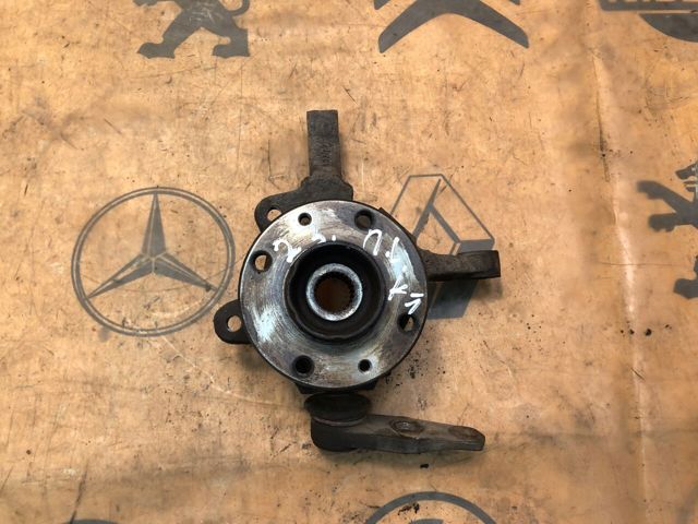 Цапфа поворотна ліва 8200150222 RENAULT